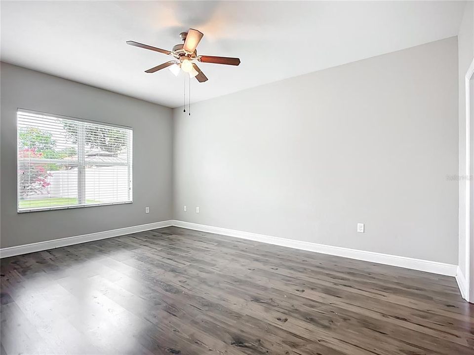 For Sale: $447,000 (6 beds, 3 baths, 2752 Square Feet)