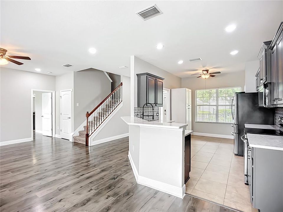 For Sale: $447,000 (6 beds, 3 baths, 2752 Square Feet)
