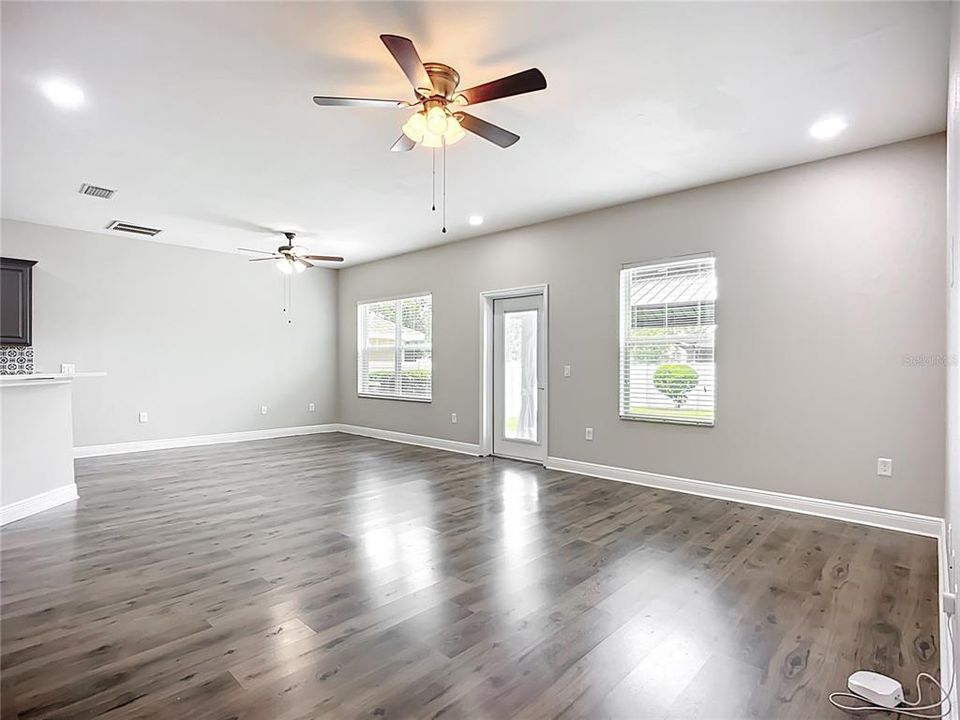 For Sale: $447,000 (6 beds, 3 baths, 2752 Square Feet)