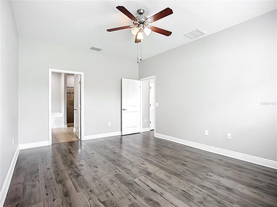 For Sale: $447,000 (6 beds, 3 baths, 2752 Square Feet)