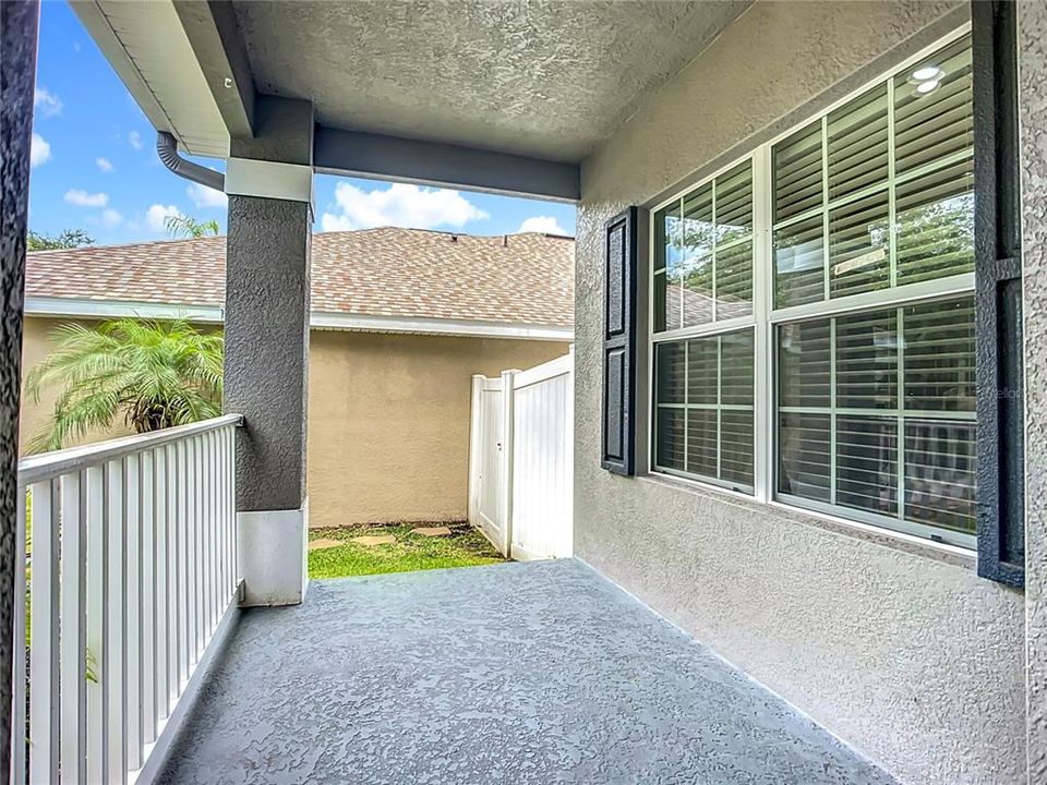 For Sale: $447,000 (6 beds, 3 baths, 2752 Square Feet)