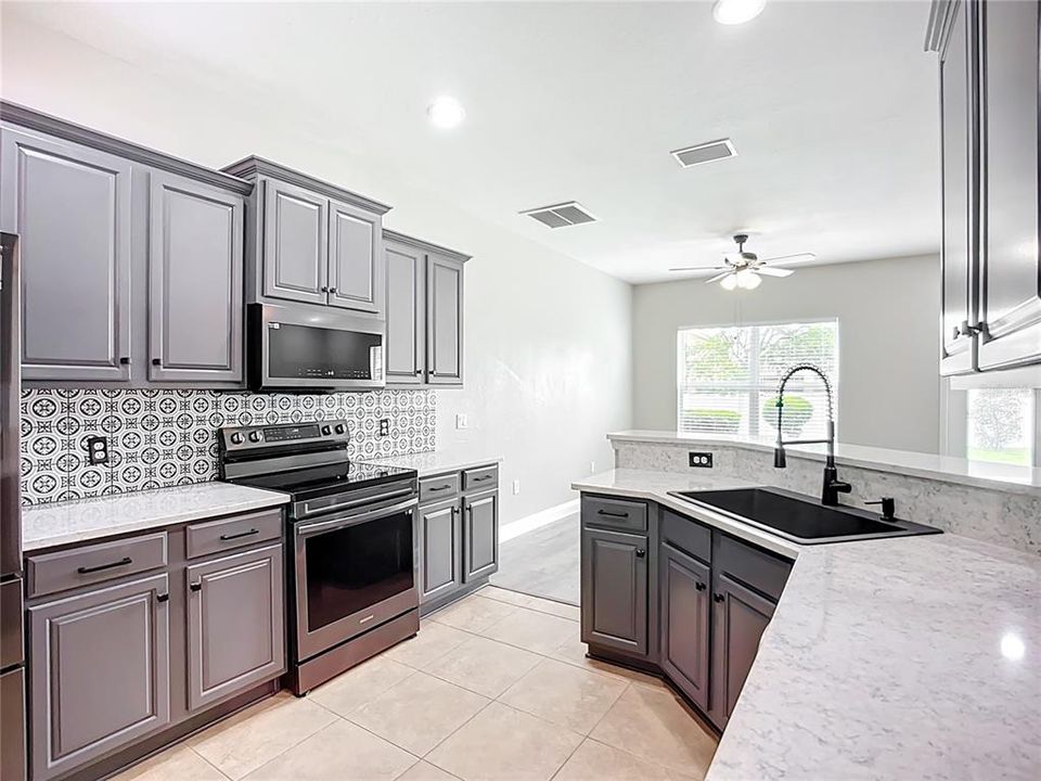 For Sale: $447,000 (6 beds, 3 baths, 2752 Square Feet)