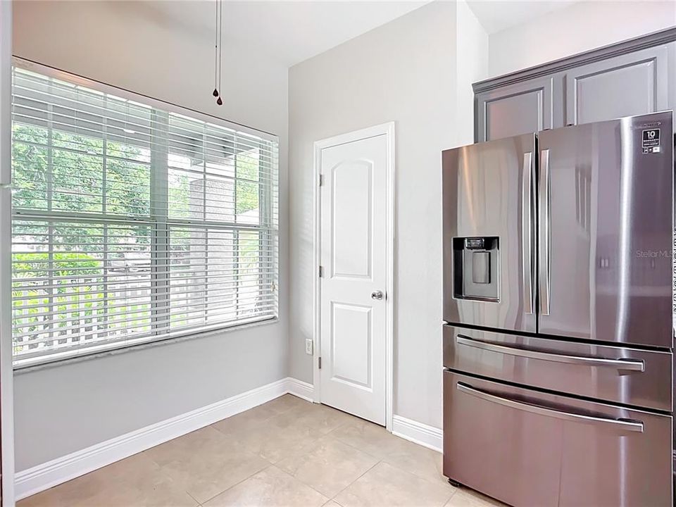 For Sale: $447,000 (6 beds, 3 baths, 2752 Square Feet)