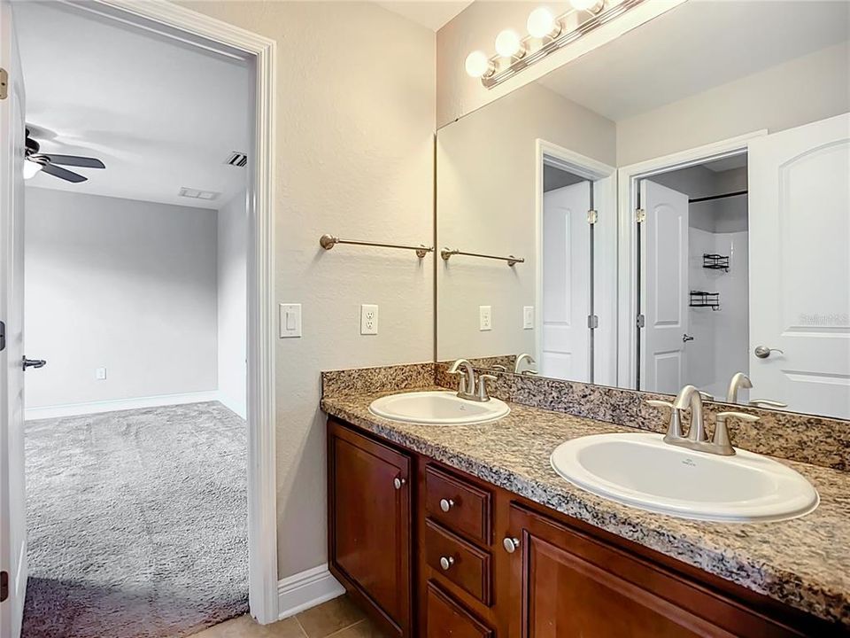 For Sale: $447,000 (6 beds, 3 baths, 2752 Square Feet)