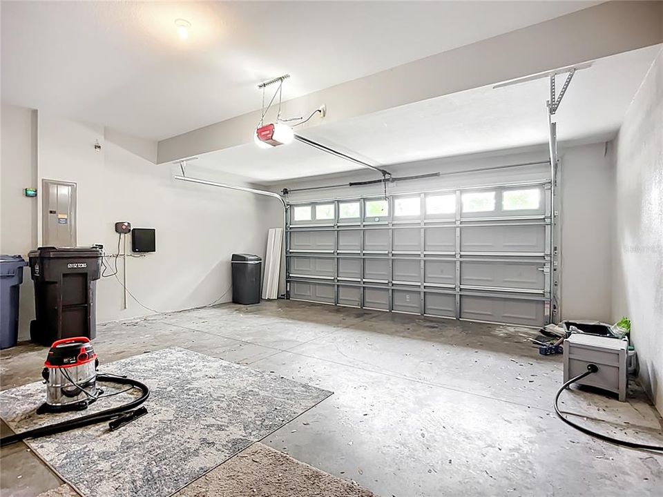 For Sale: $447,000 (6 beds, 3 baths, 2752 Square Feet)