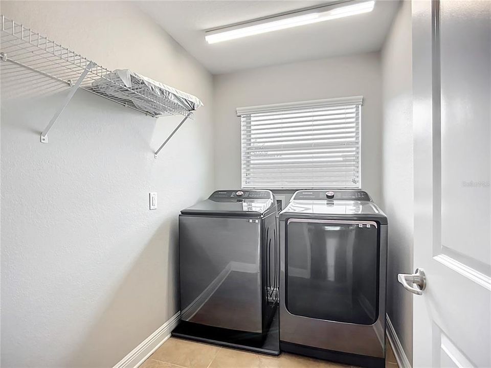 For Sale: $447,000 (6 beds, 3 baths, 2752 Square Feet)