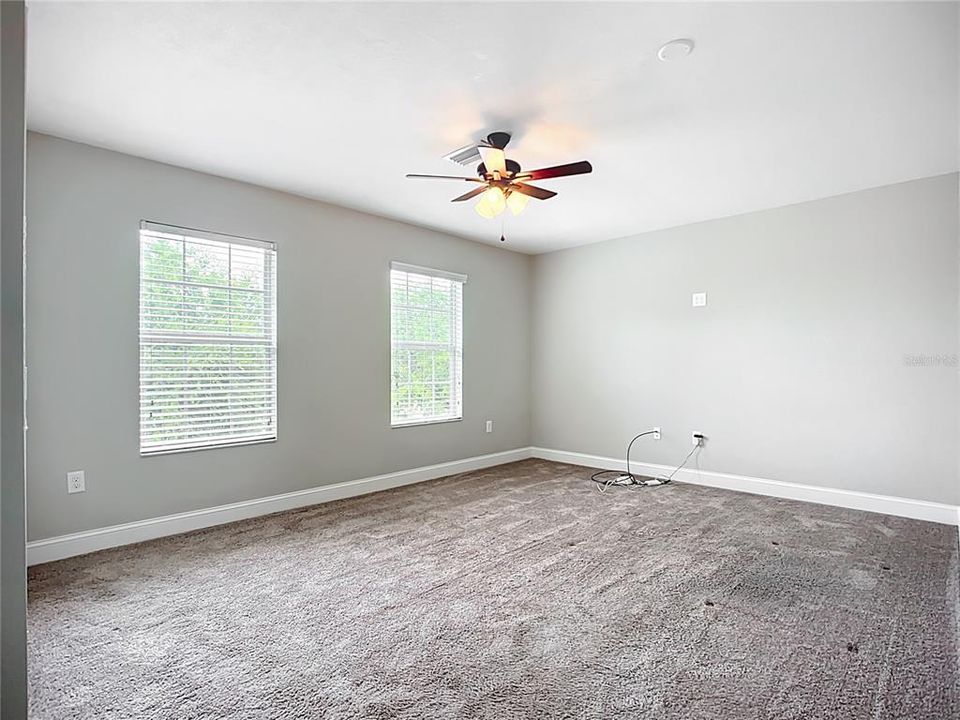 For Sale: $447,000 (6 beds, 3 baths, 2752 Square Feet)