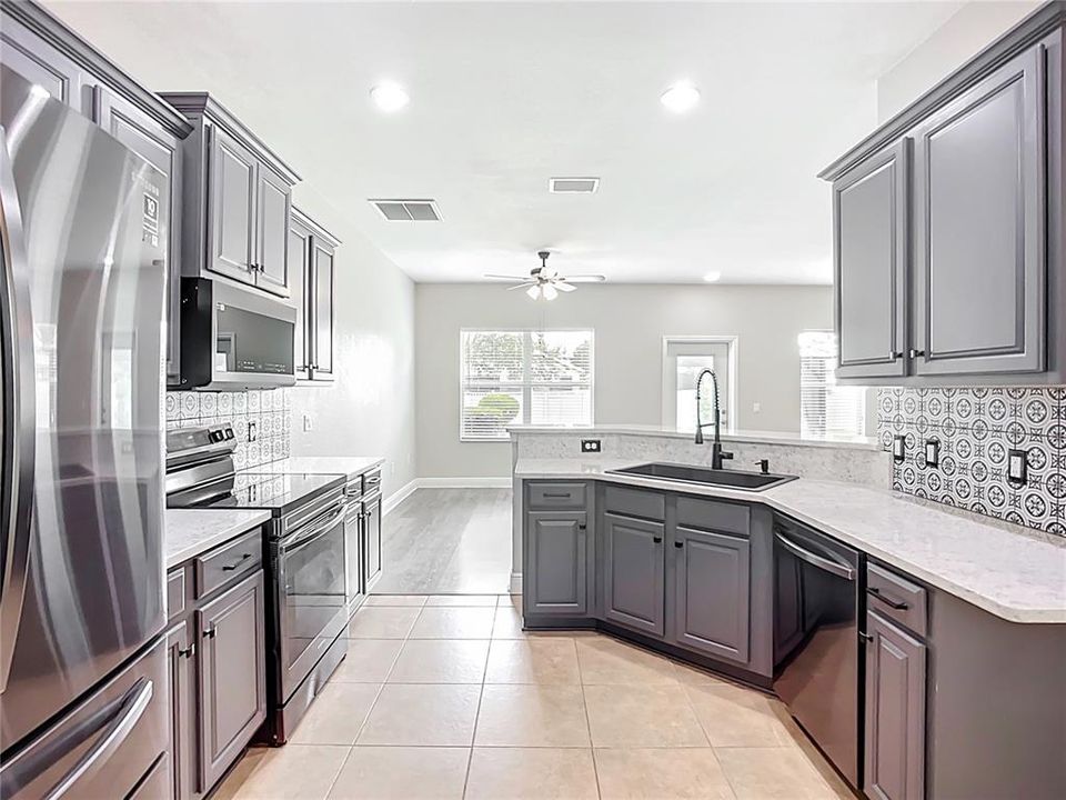 For Sale: $447,000 (6 beds, 3 baths, 2752 Square Feet)