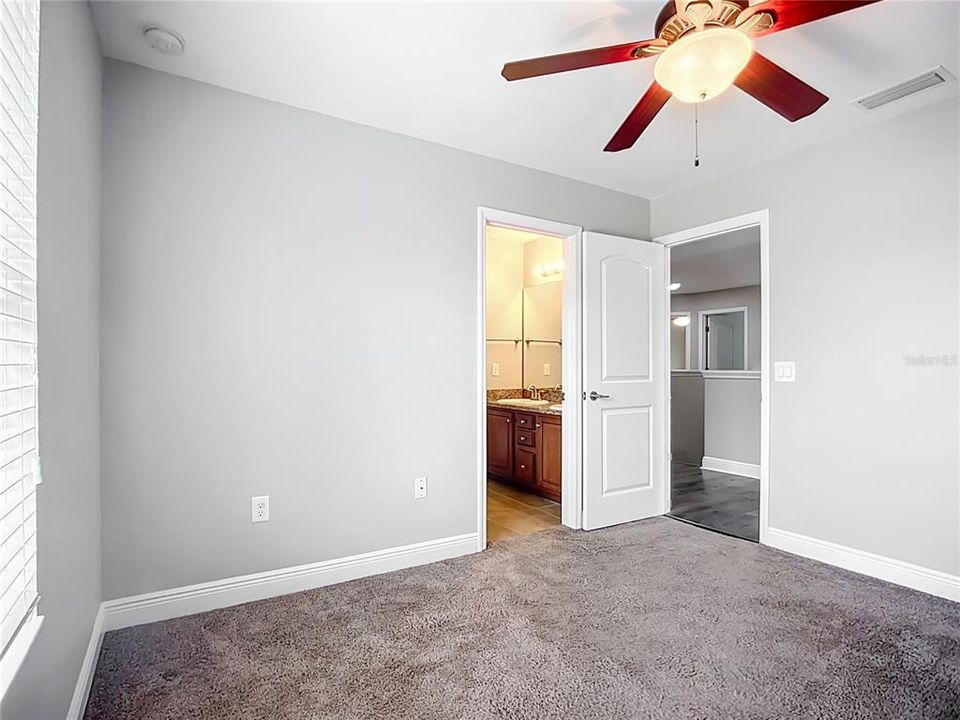 For Sale: $447,000 (6 beds, 3 baths, 2752 Square Feet)