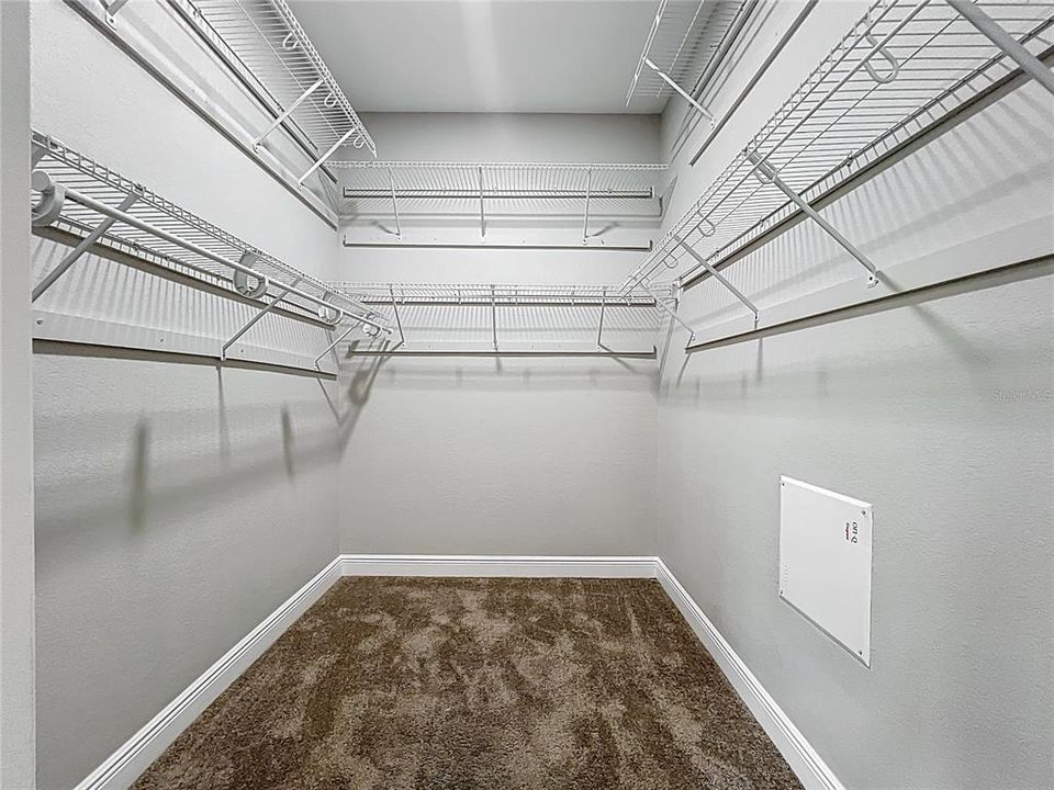 For Sale: $447,000 (6 beds, 3 baths, 2752 Square Feet)