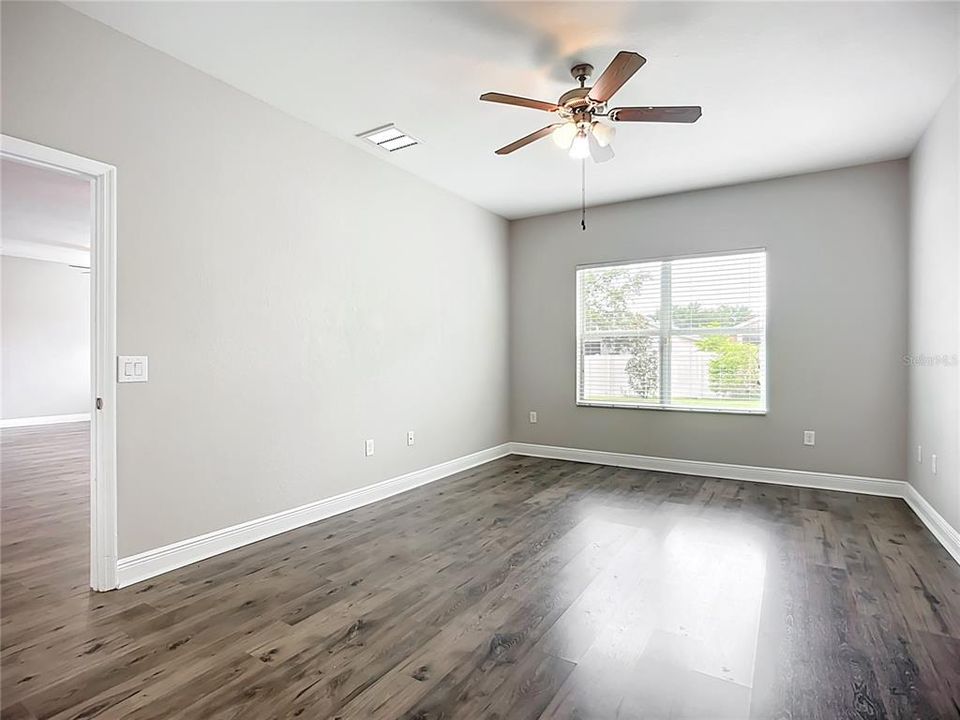 For Sale: $447,000 (6 beds, 3 baths, 2752 Square Feet)