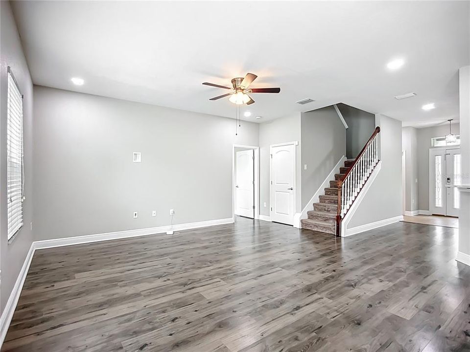 For Sale: $447,000 (6 beds, 3 baths, 2752 Square Feet)