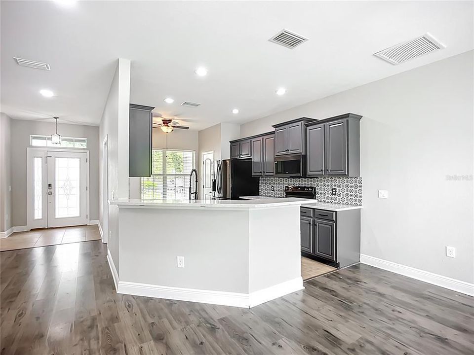 For Sale: $447,000 (6 beds, 3 baths, 2752 Square Feet)