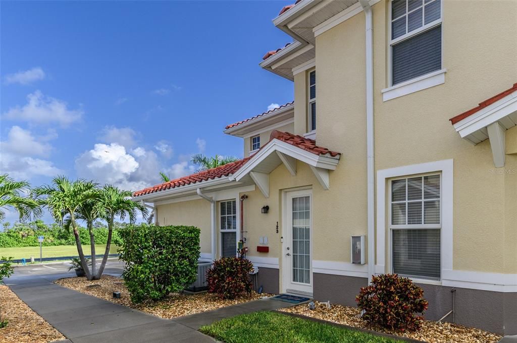 For Rent: $3,500 (3 beds, 2 baths, 1644 Square Feet)