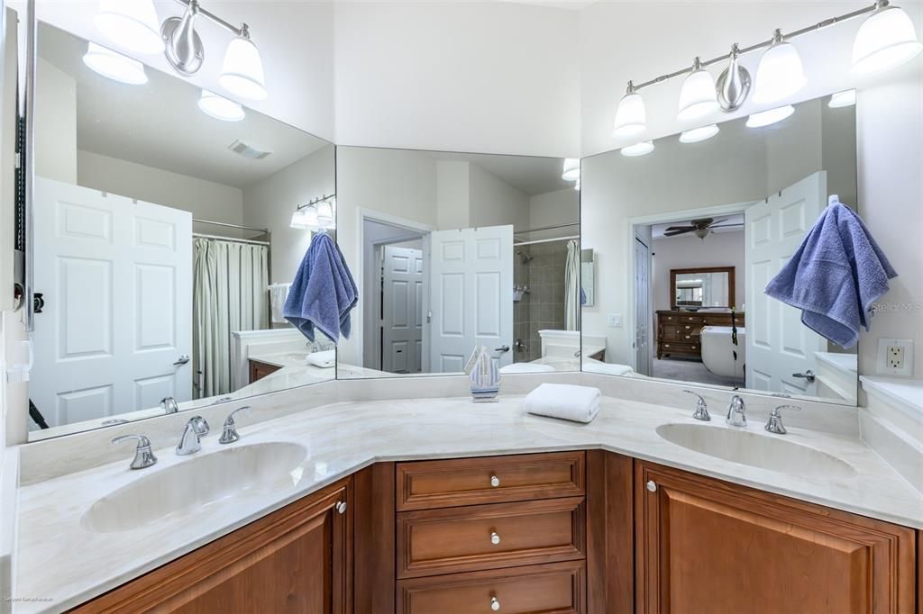 For Rent: $3,500 (3 beds, 2 baths, 1644 Square Feet)