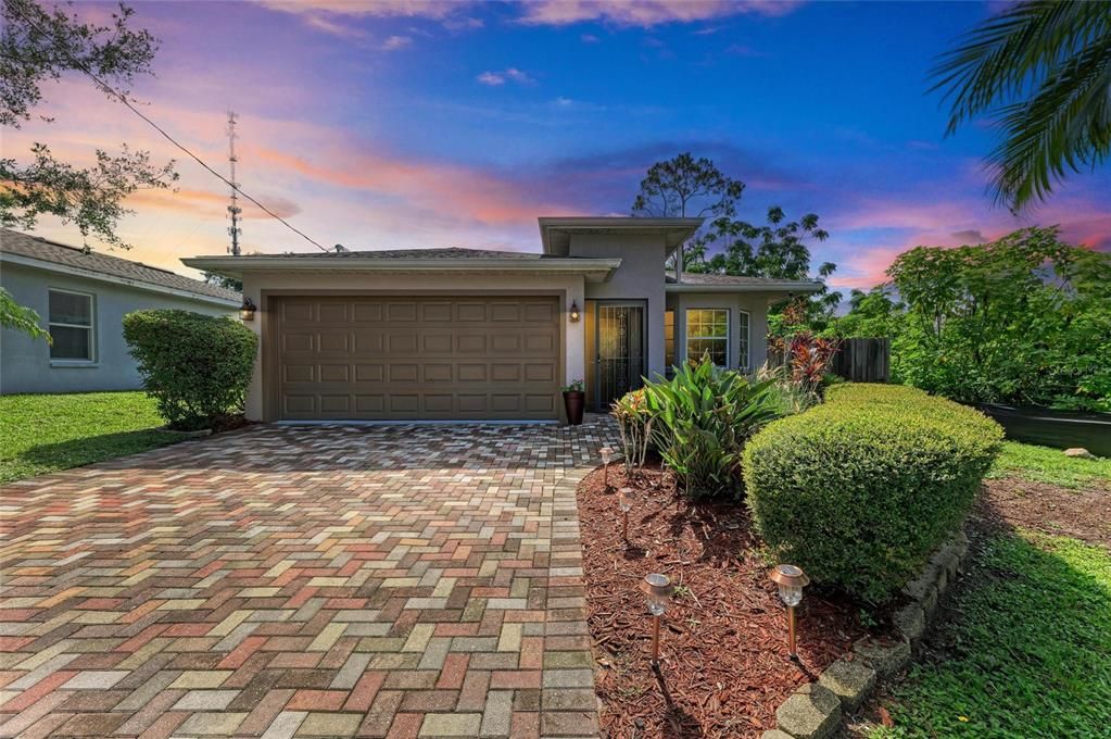 Recently Sold: $450,000 (3 beds, 2 baths, 1524 Square Feet)