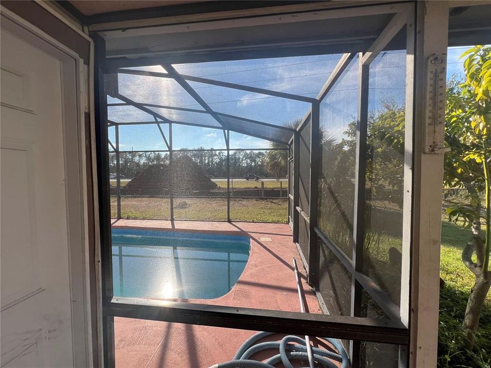 Active With Contract: $268,000 (3 beds, 2 baths, 1100 Square Feet)