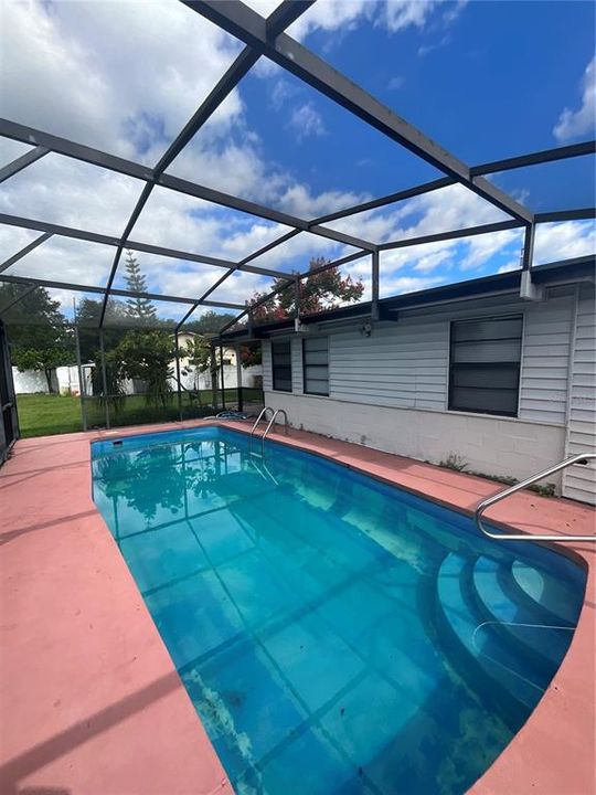 Active With Contract: $268,000 (3 beds, 2 baths, 1100 Square Feet)