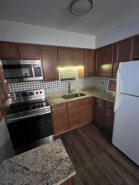 Active With Contract: $268,000 (3 beds, 2 baths, 1100 Square Feet)