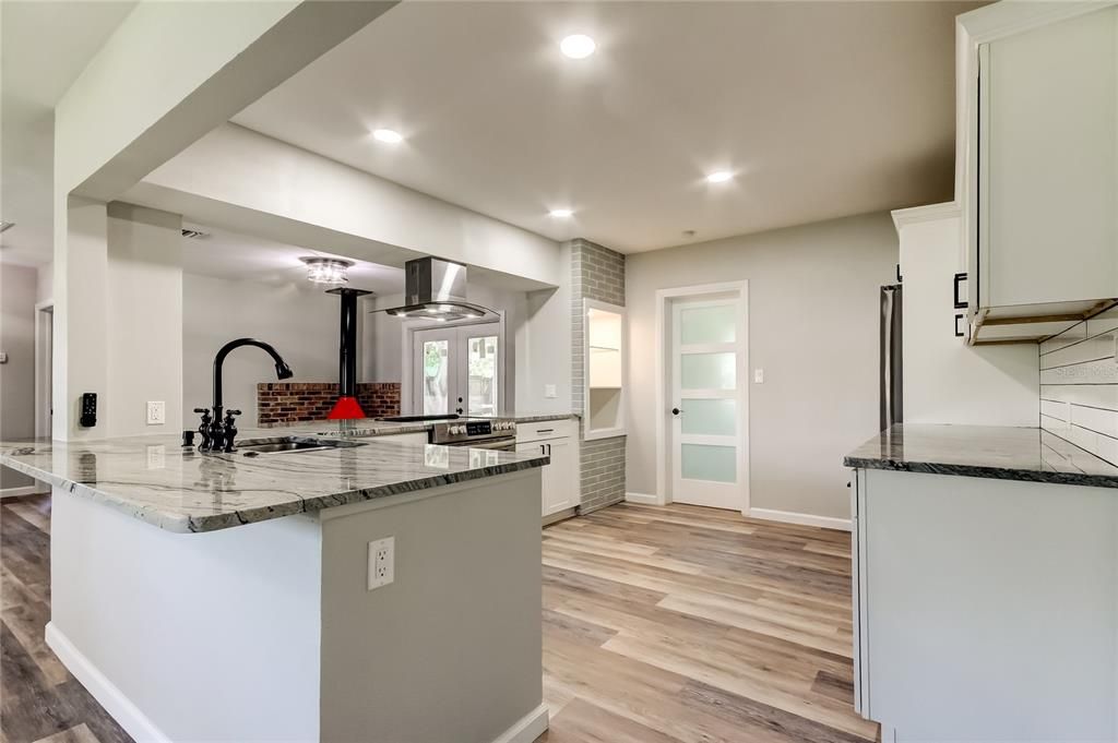 待售: $419,000 (3 贝兹, 2 浴室, 1258 平方英尺)