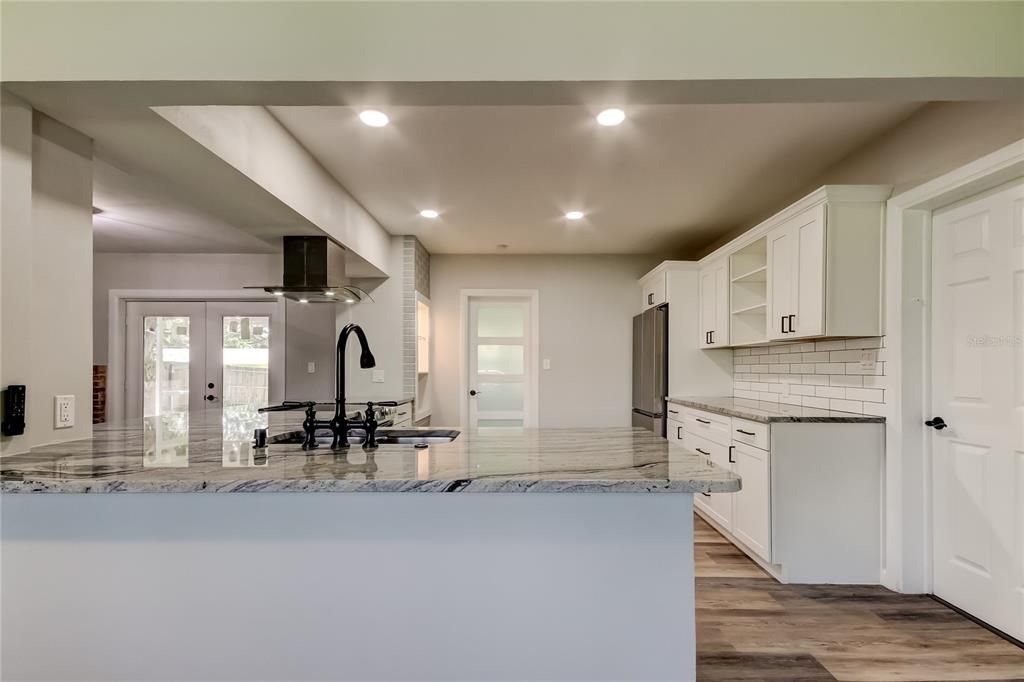 待售: $419,000 (3 贝兹, 2 浴室, 1258 平方英尺)