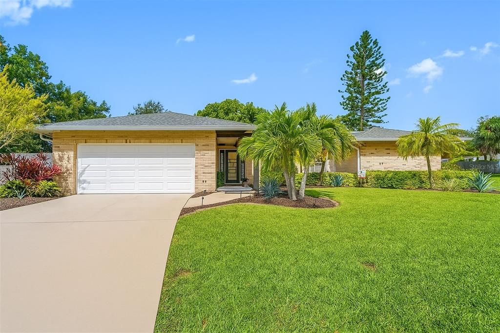 Recently Sold: $725,000 (4 beds, 2 baths, 2075 Square Feet)