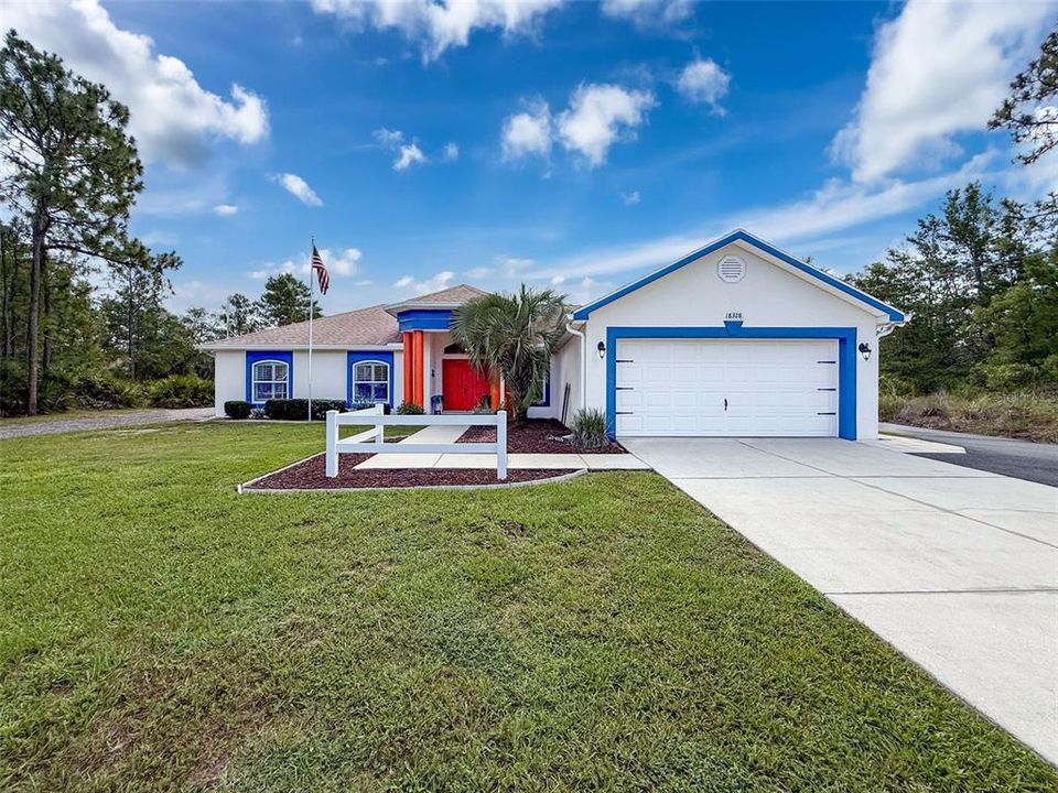 Недавно продано: $555,000 (3 спален, 2 ванн, 2194 Квадратных фут)