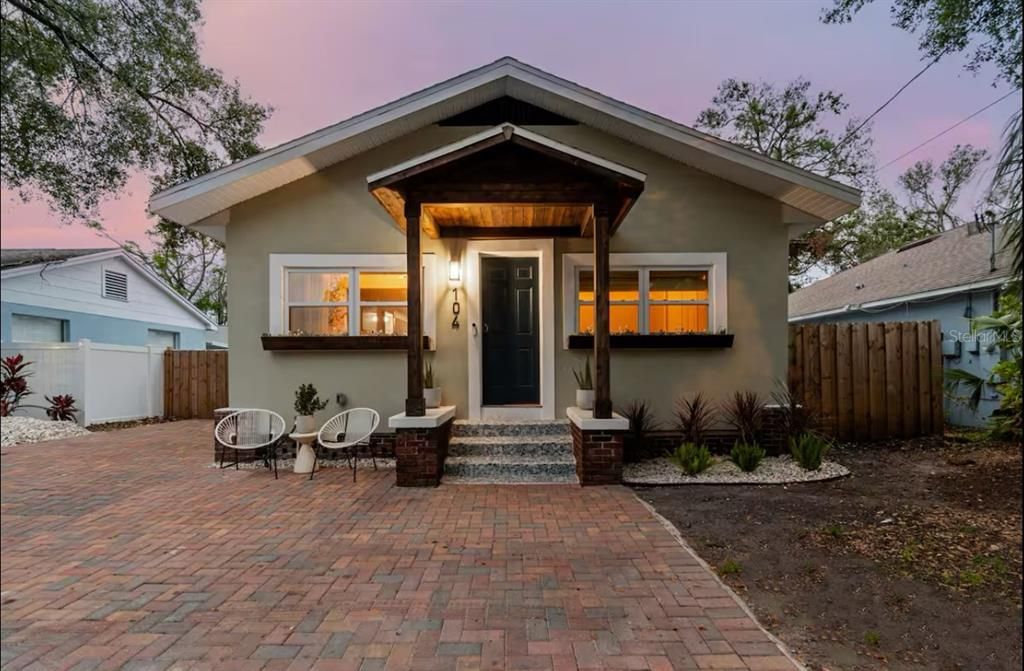 Recently Sold: $550,000 (4 beds, 2 baths, 1888 Square Feet)