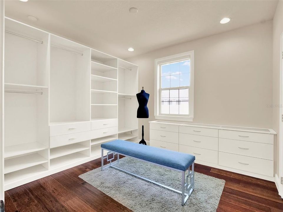 For Sale: $2,000,000 (5 beds, 5 baths, 5118 Square Feet)