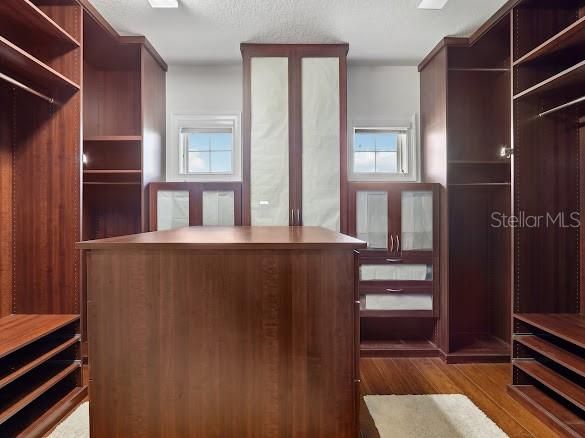 For Sale: $2,000,000 (5 beds, 5 baths, 5118 Square Feet)