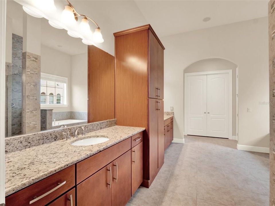 For Sale: $2,000,000 (5 beds, 5 baths, 5118 Square Feet)