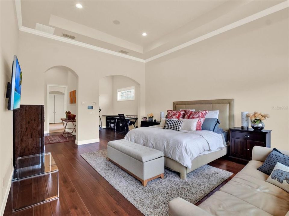 For Sale: $2,000,000 (5 beds, 5 baths, 5118 Square Feet)