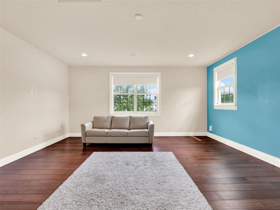 For Sale: $2,000,000 (5 beds, 5 baths, 5118 Square Feet)