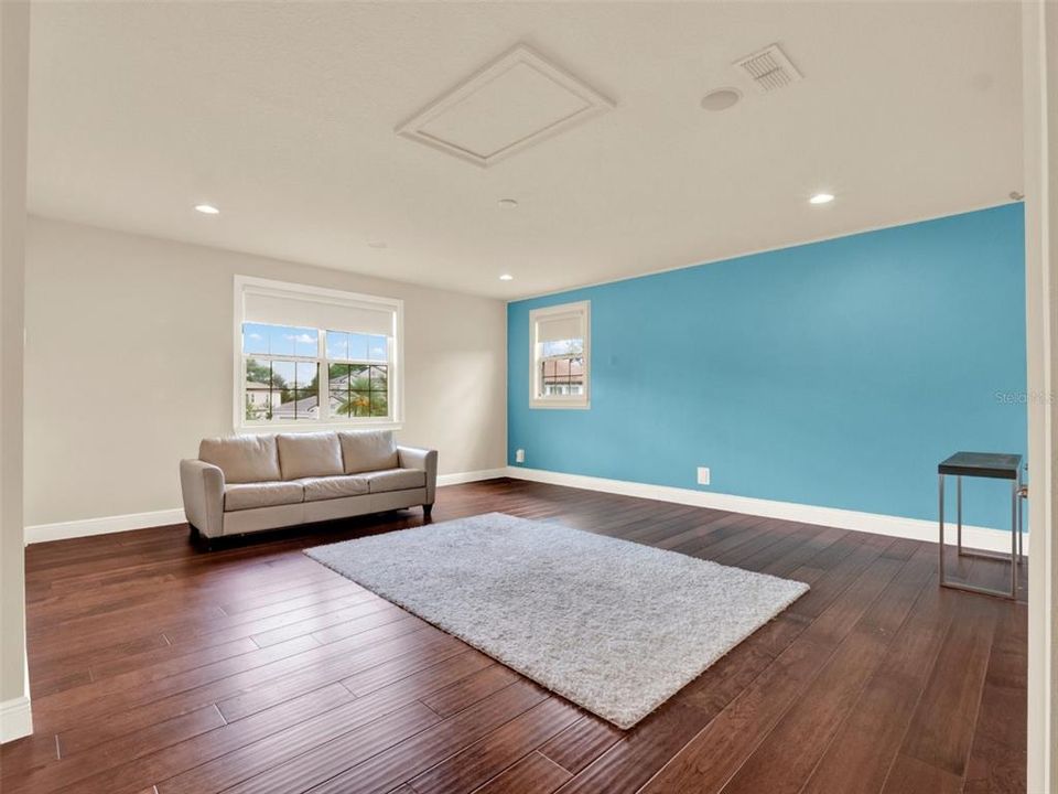 For Sale: $2,000,000 (5 beds, 5 baths, 5118 Square Feet)