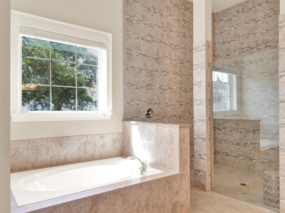 For Sale: $2,000,000 (5 beds, 5 baths, 5118 Square Feet)