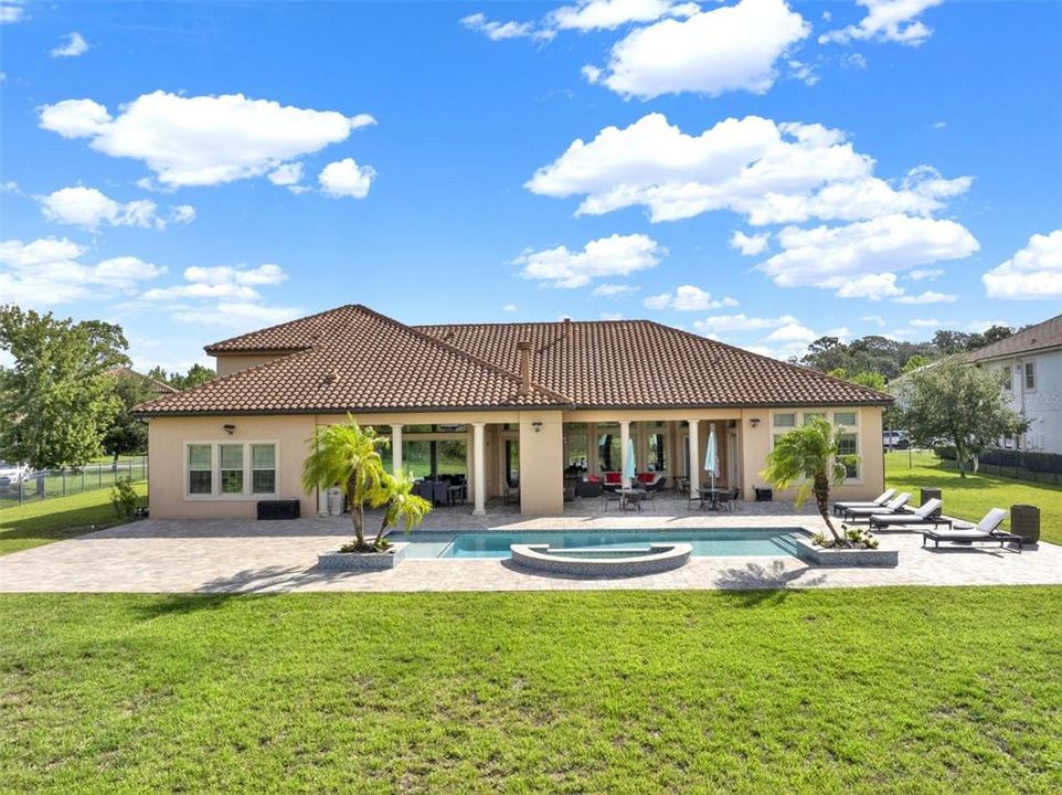 For Sale: $2,000,000 (5 beds, 5 baths, 5118 Square Feet)