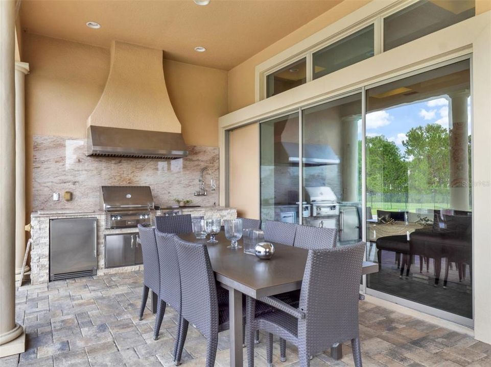 For Sale: $2,000,000 (5 beds, 5 baths, 5118 Square Feet)