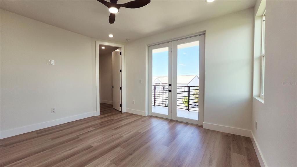 For Sale: $1,150,000 (4 beds, 3 baths, 2900 Square Feet)