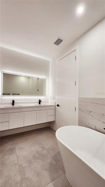 For Sale: $1,150,000 (4 beds, 3 baths, 2900 Square Feet)