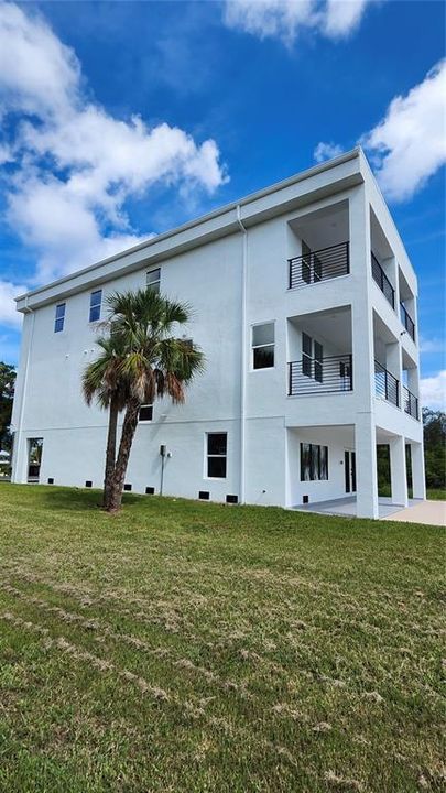 For Sale: $1,150,000 (4 beds, 3 baths, 2900 Square Feet)