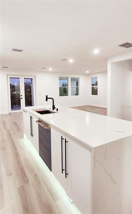 For Sale: $1,150,000 (4 beds, 3 baths, 2900 Square Feet)