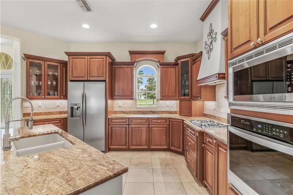 На продажу: $694,999 (3 спален, 2 ванн, 2748 Квадратных фут)