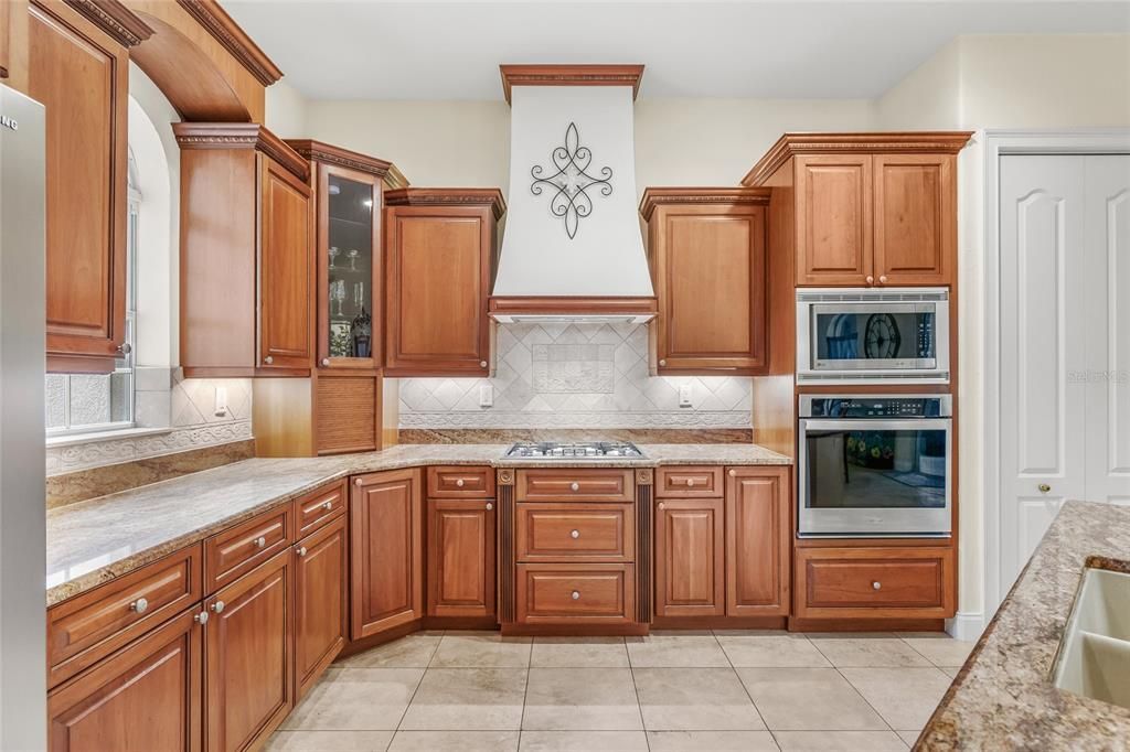 На продажу: $694,999 (3 спален, 2 ванн, 2748 Квадратных фут)