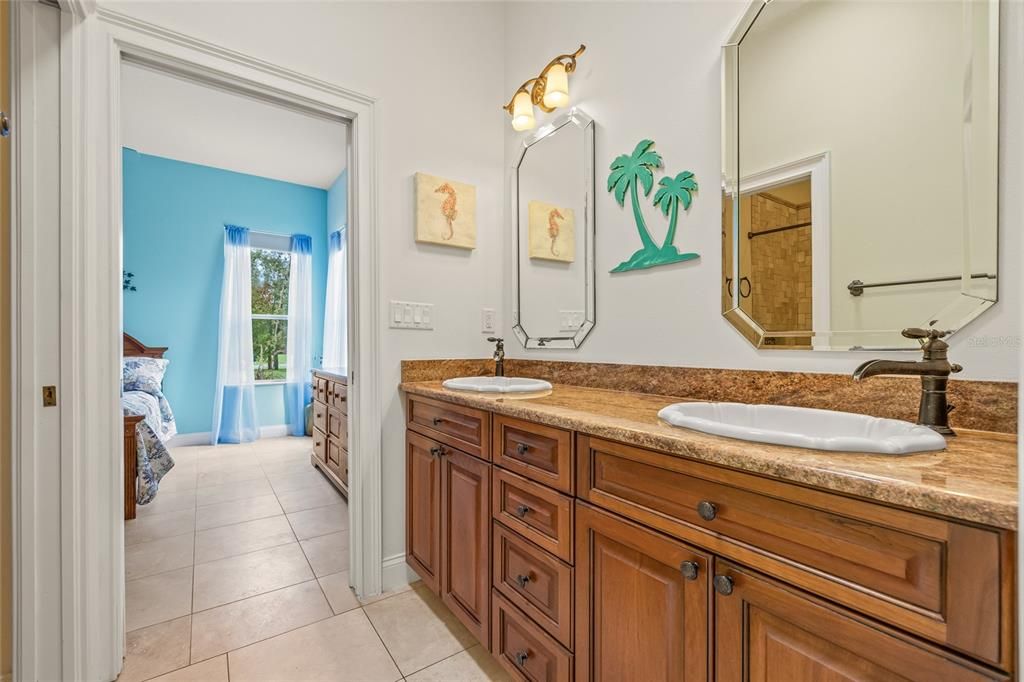 На продажу: $694,999 (3 спален, 2 ванн, 2748 Квадратных фут)