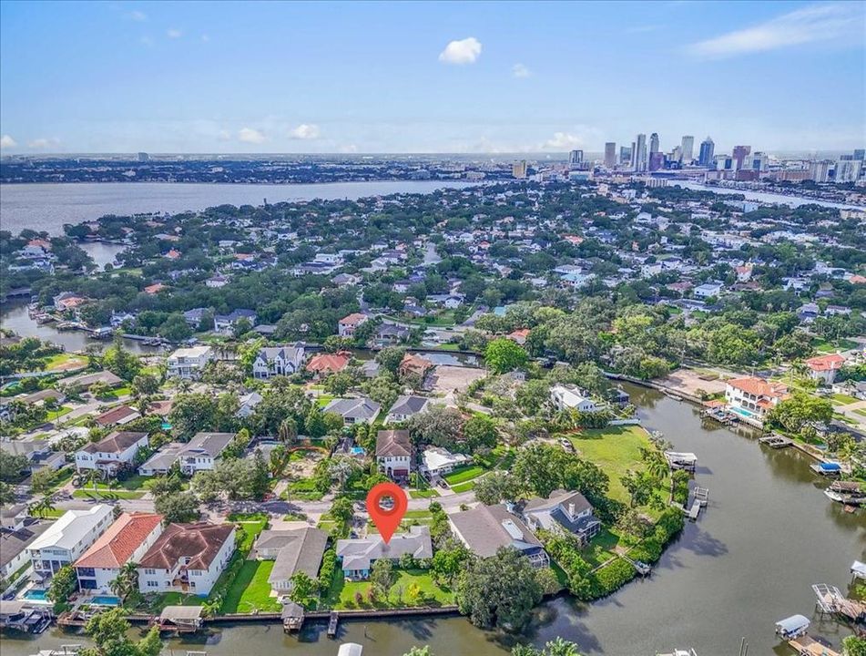 En Venta: $2,200,000 (0.32 acres)