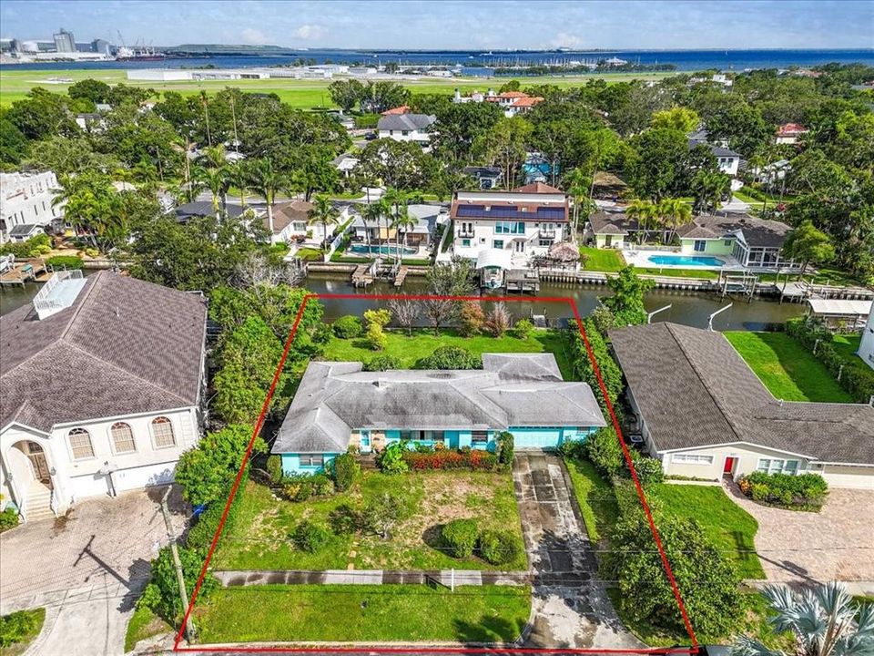 En Venta: $2,200,000 (0.32 acres)