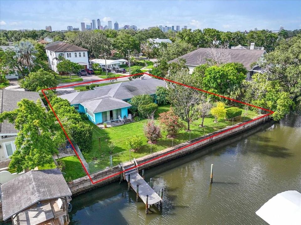 En Venta: $2,200,000 (0.32 acres)