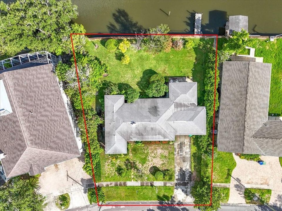 En Venta: $2,200,000 (0.32 acres)