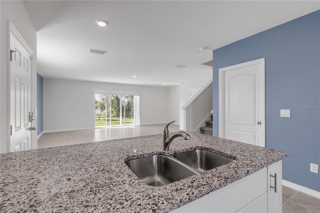 For Rent: $2,250 (3 beds, 2 baths, 1840 Square Feet)