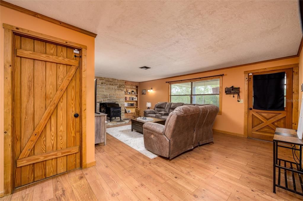 На продажу: $418,000 (3 спален, 2 ванн, 2384 Квадратных фут)